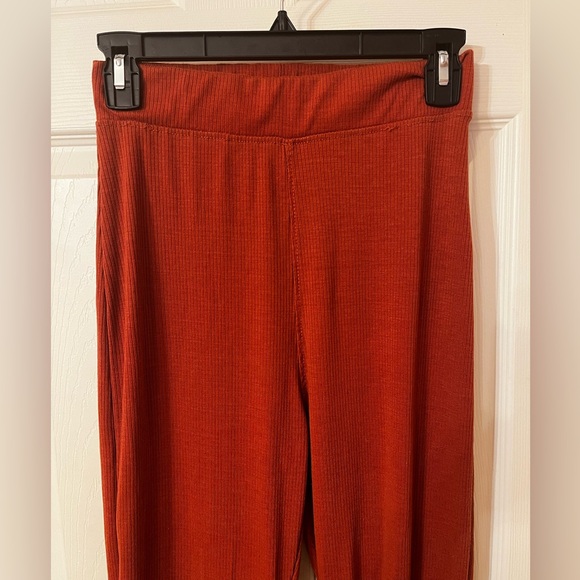 Women’s Like New Nasty Gal Ribbed Flare Trouser in Rust - Picture 6 of 6